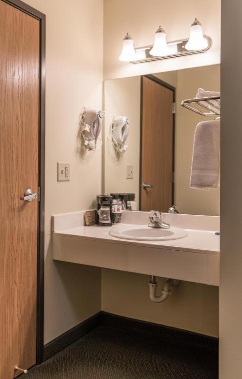 Supertel Inn And Conference Center Creston Bagian luar foto