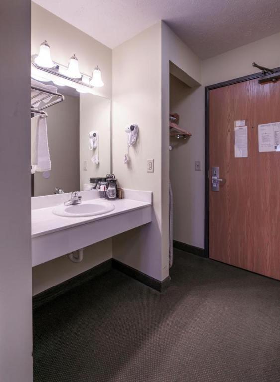 Supertel Inn And Conference Center Creston Bagian luar foto