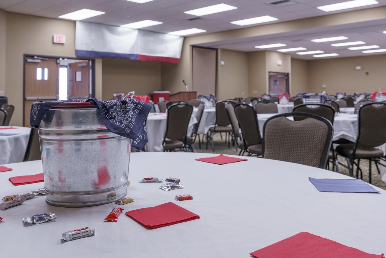 Supertel Inn And Conference Center Creston Bagian luar foto